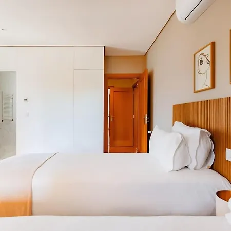 Cascais Elegant & Pool Retreat * カスカイス